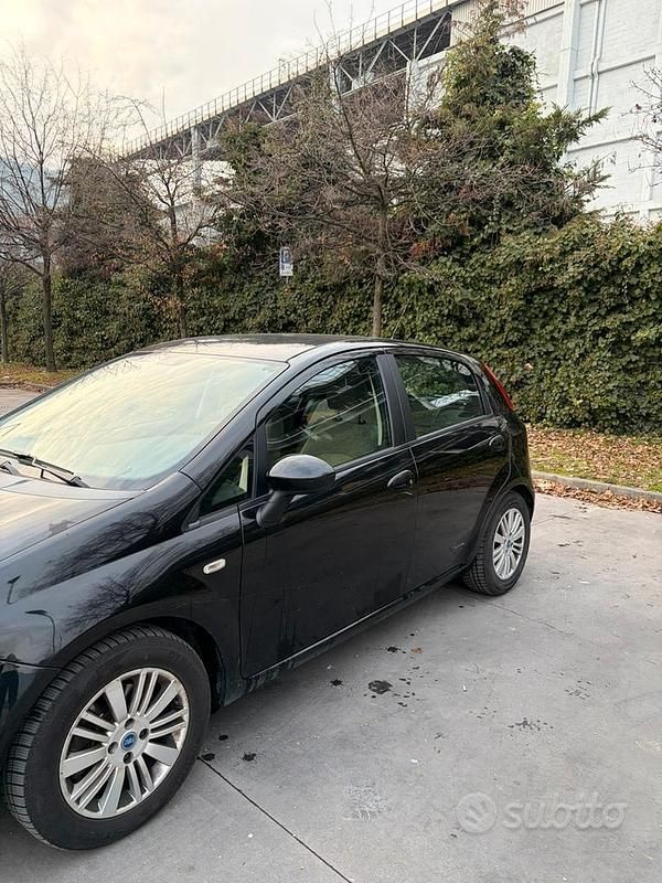 Usata Fiat Punto 90 CV (66 kW) 2007 Nero Berlina
