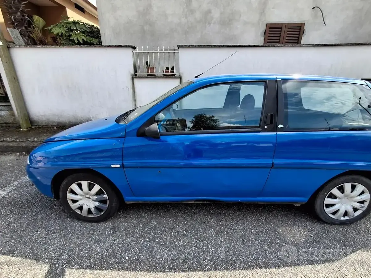 Usata Lancia Ypsilon 60 CV (44 kW) 2001 Utilitaria