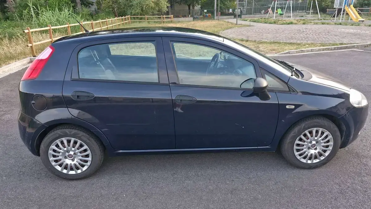 Usata Fiat Punto Easy 75 CV (55 kW) 2012 Blu/azzurro Utilitaria