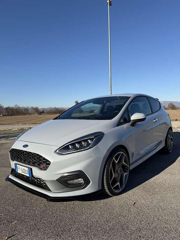 Usata 2019 Ford Fiesta ST Tre volumi | 15.000 € (Ottimo prezzo) - Immagine 1/4