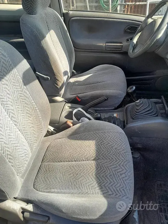 Usata Suzuki Vitara 94 CV (69 kW) 2002 Grigio SUV