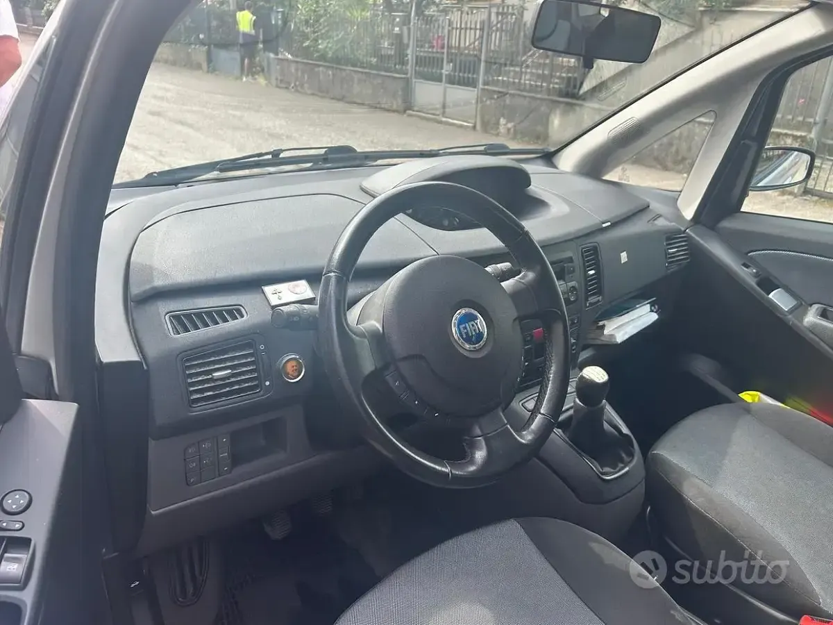 Usata Fiat Idea 90 CV (66 kW) 2007 Grigio Monovolume