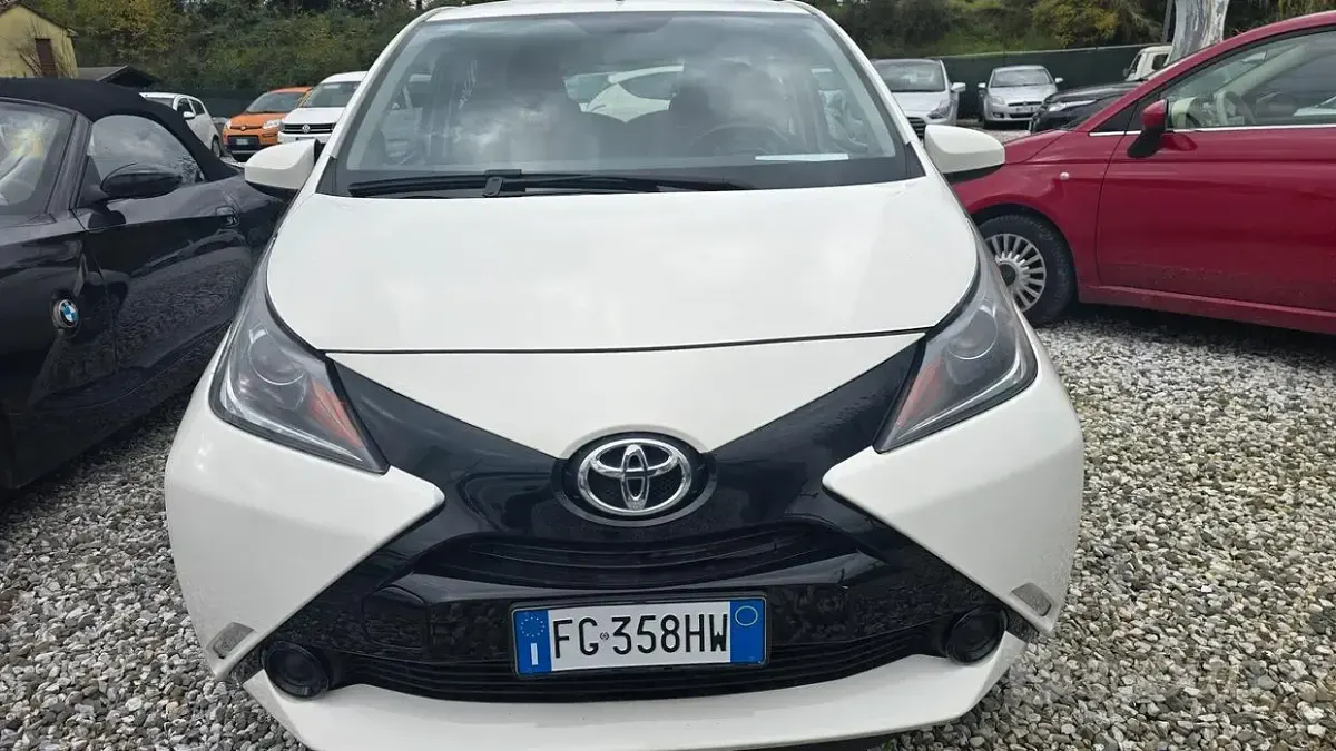 Usata Toyota Aygo Cool 69 CV (50 kW) 2016 Bianco Utilitaria