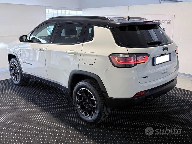 Usata Jeep Compass Trailhawk 240 CV (176 kW) 2023 Bianco metallizzato SUV