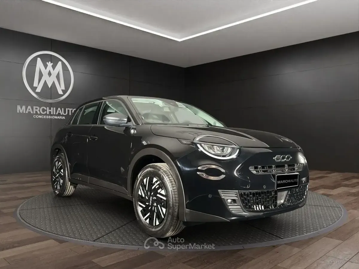 Nuova Fiat 600 Comfort 101 CV (74 kW) 2026 Nero pastello SUV