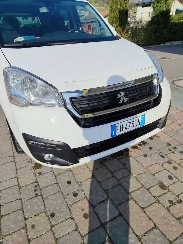 Usata Peugeot TePee Active 99 CV (72 kW) 2017 Bianco Station wagon