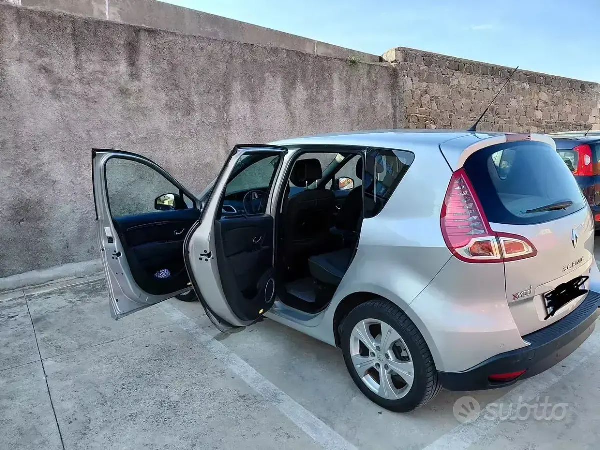 Usata Renault Scénic 110 CV (80 kW) 2010 Grigio Monovolume