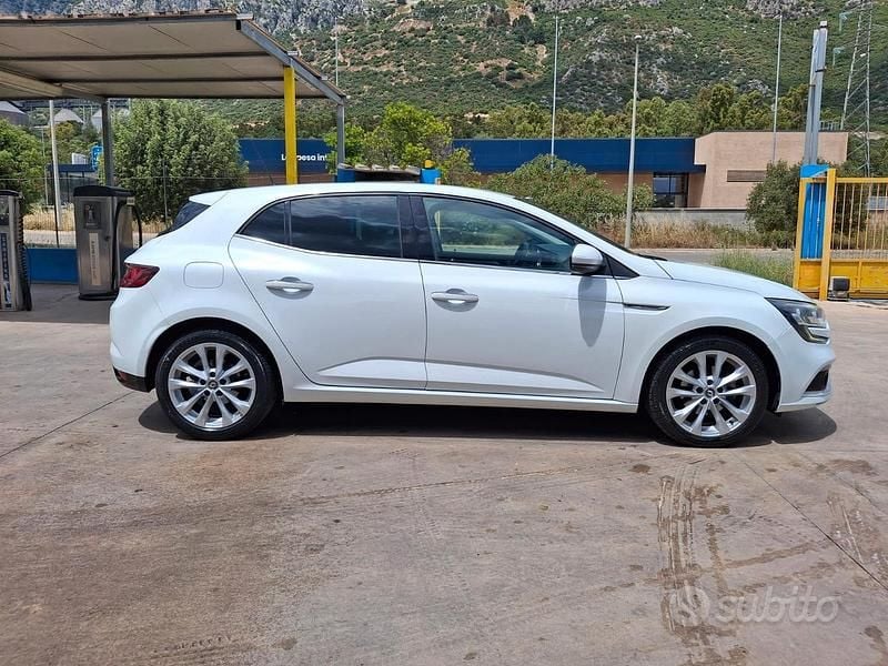 Usata Renault Mégane IV Zen 110 CV (80 kW) 2016 Bianco Berlina