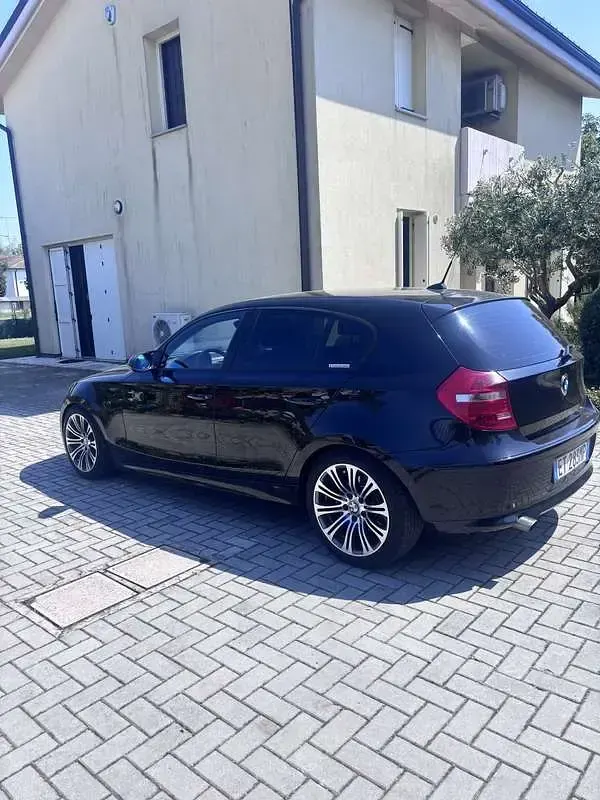 Usata BMW 118 M Sport 143 CV (105 kW) 2007 Nero Utilitaria