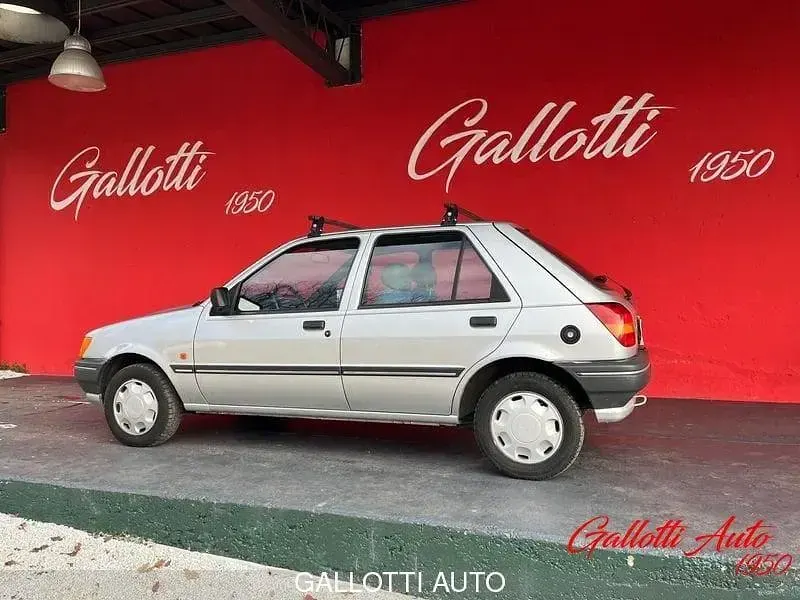 Usata Ford Fiesta 53 CV (38 kW) 1990 Argento Utilitaria