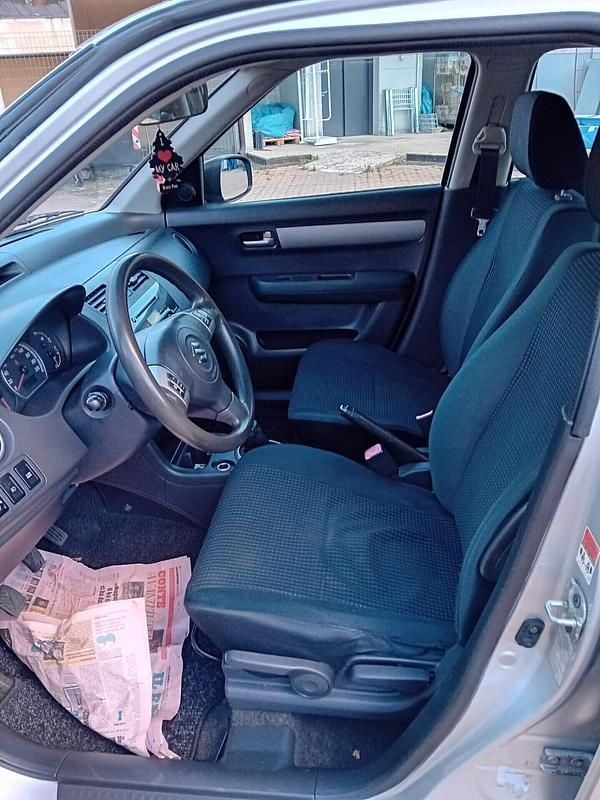 Usata Suzuki Swift GLX 92 CV (67 kW) 2005 Grigio Berlina