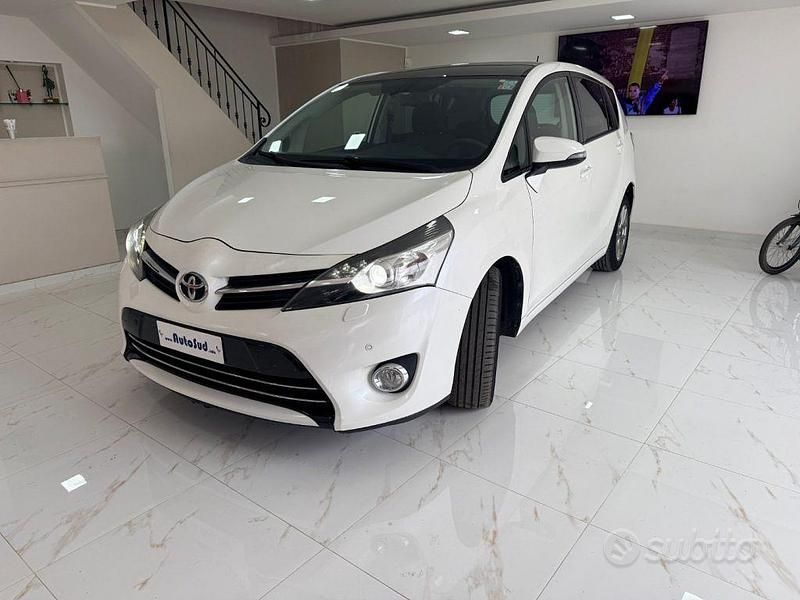 Usata Toyota Verso Active 124 CV (91 kW) 2013 Bianco Monovolume