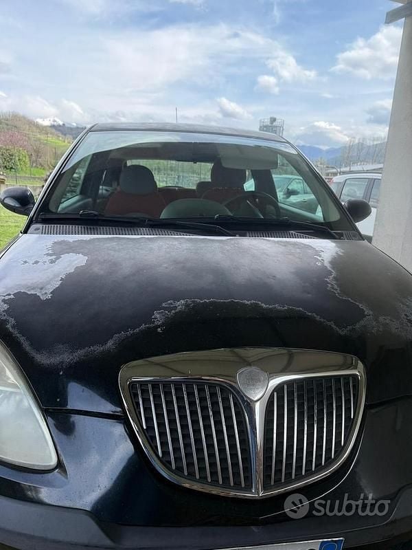 Usata Lancia Ypsilon 70 CV (51 kW) 2004 Nero Utilitaria