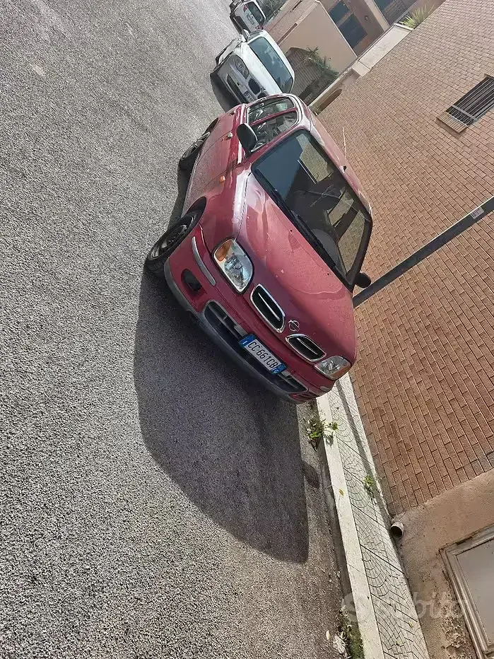 Usata Nissan Micra 60 CV (44 kW) 2002 Rosso Utilitaria