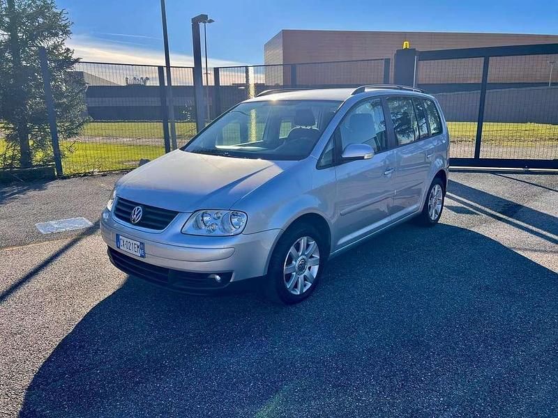 Usata 2005 VW Touran Highline Monovolume | 3990 € (Buon prezzo) - Immagine 1/4