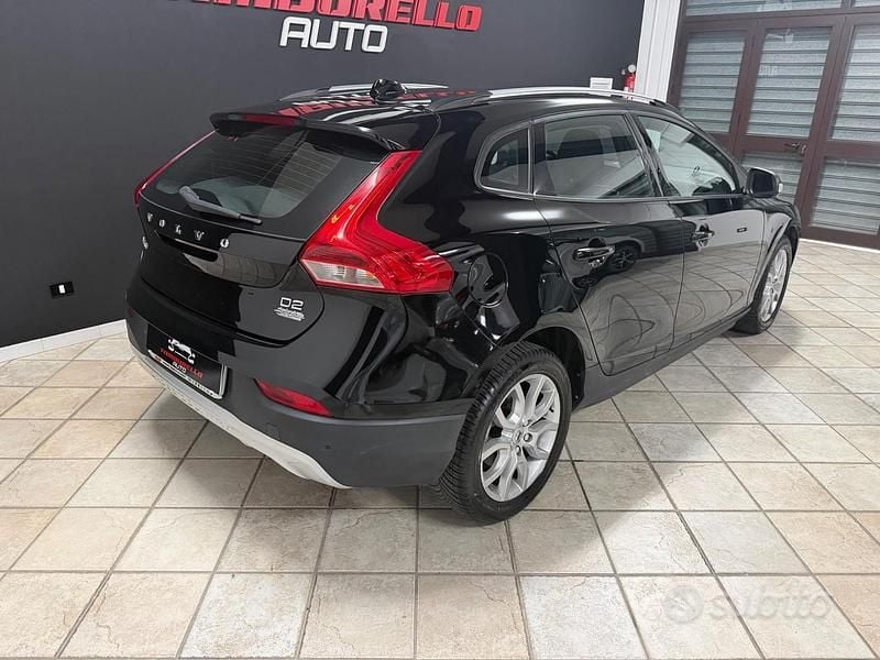 Usata Volvo V40 CC Kinetic 120 CV (88 kW) 2017 Nero Station wagon