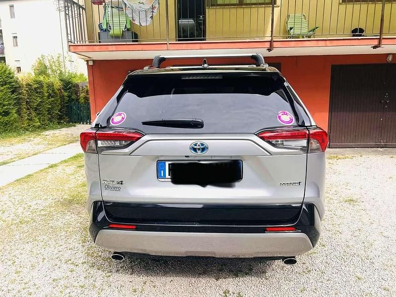 Usata Toyota RAV4 Hybrid Lounge 218 CV (160 kW) 2019 SUV