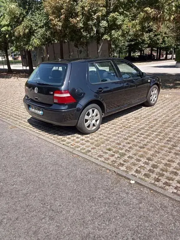 Usata VW Golf IV 101 CV (74 kW) 2004 Berlina