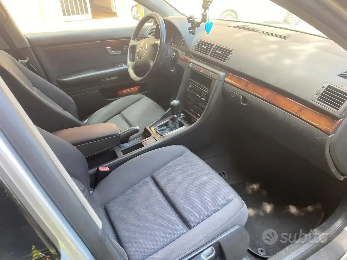 Usata Audi A4 130 CV (95 kW) 2004 Grigio Station wagon
