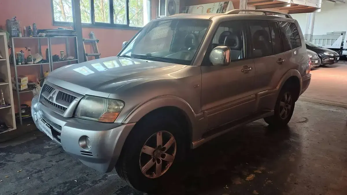 Usata Mitsubishi Pajero Intense 160 CV (117 kW) 2006 Argento SUV