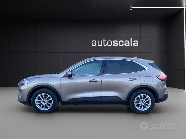 Usata Ford Kuga Titanium 120 CV (88 kW) 2020 Marrone(met.) SUV