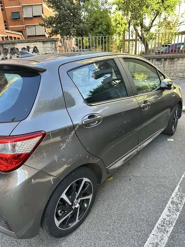 Usata Toyota Yaris Hybrid Style 75 CV (55 kW) 2019 Berlina