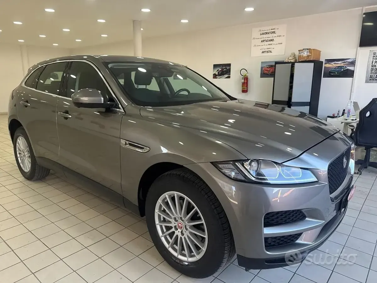 Usata Jaguar F-Pace Portfolio 180 CV (132 kW) 2020 Marrone SUV