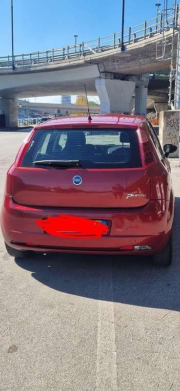 Rosso Usata 2007 Fiat Grande Punto Due volumi | 3000 € (Buon prezzo) - Immagine 1/4