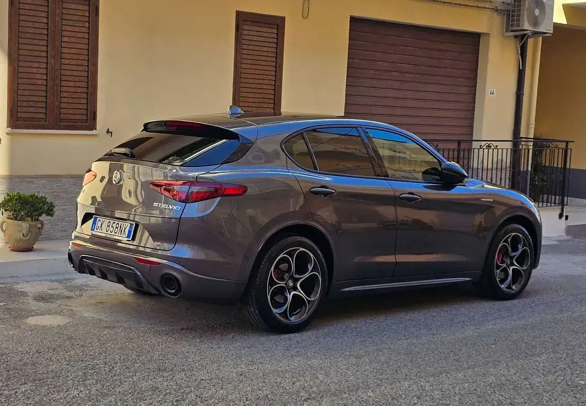 Usata Alfa Romeo Stelvio Veloce 209 CV (153 kW) 2022 Marrone SUV