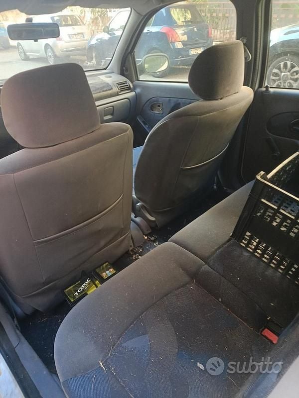 Usata Renault Clio II 58 CV (42 kW) 2000 Bianco Berlina