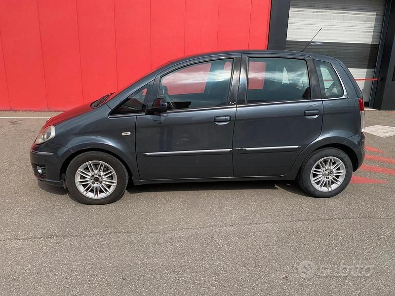 Usata Lancia Musa S 92 CV (67 kW) 2011 Nero Monovolume