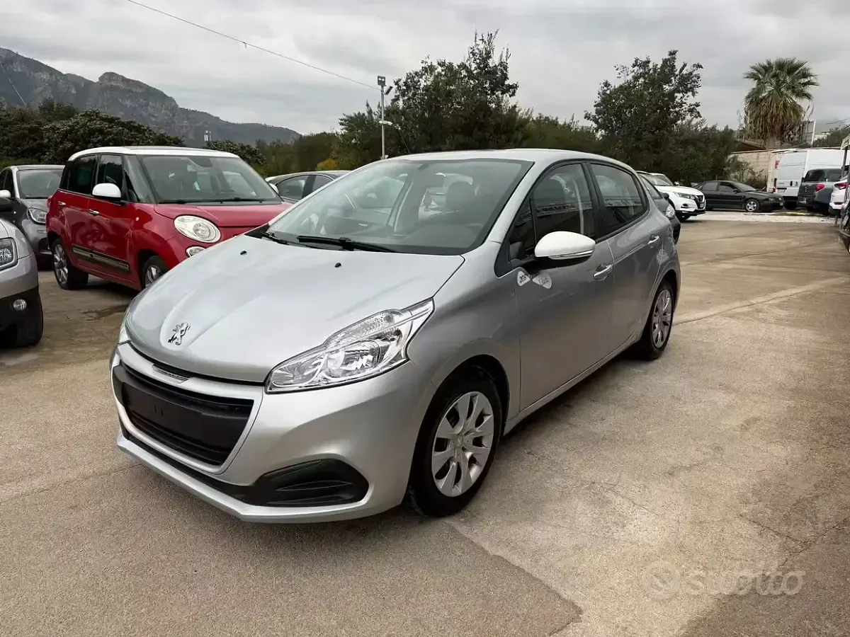 Usata Peugeot 208 Active 82 CV (60 kW) 2018 Grigio Utilitaria