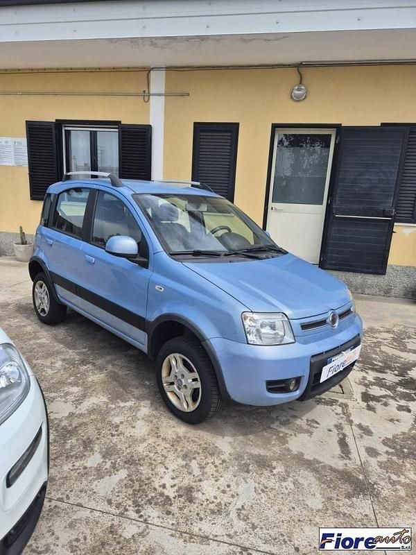 Usata Fiat Panda 4x4 Climbing 74 CV (54 kW) 2010 Blu Utilitaria