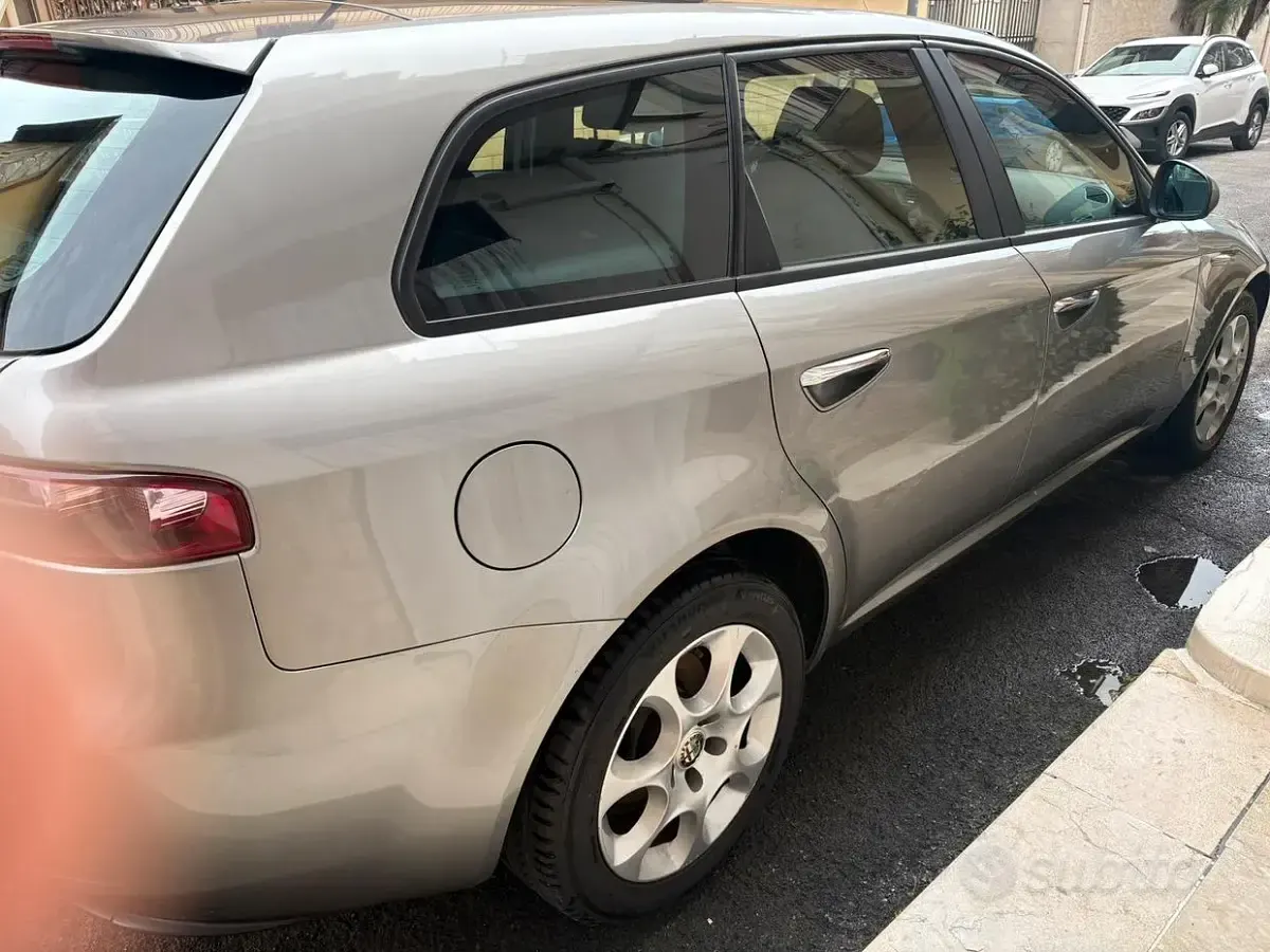 Usata Alfa Romeo 159 120 CV (88 kW) 2011 Grigio Station wagon