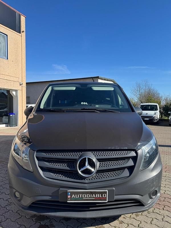 Usata Mercedes Vito 102 CV (75 kW) 2020 Marrone Furgone