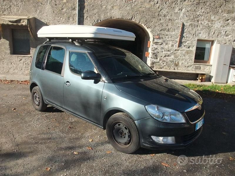 Grigio Usata 2015 Skoda Roomster Monovolume | 5500 € (Molto cara) - Immagine 1/4