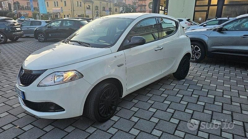Usata Lancia Ypsilon S 69 CV (50 kW) 2023 Bianco Utilitaria