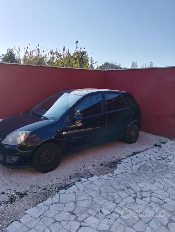 Usata Ford Fiesta 75 CV (55 kW) 2007 Nero Utilitaria
