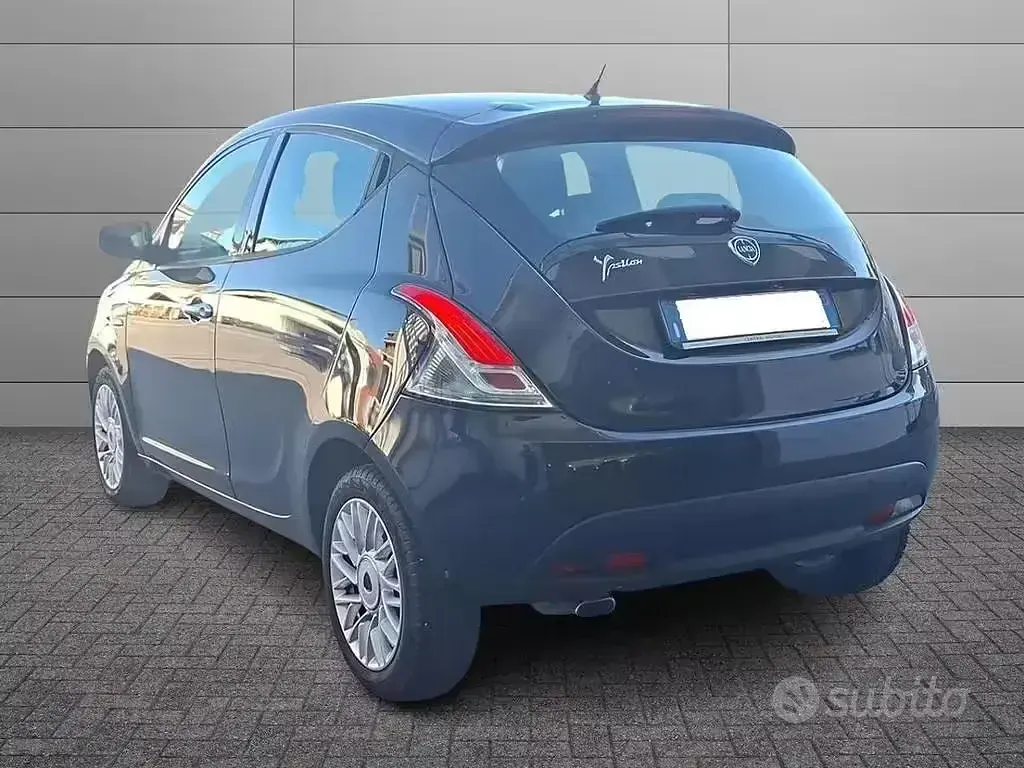 Usata Lancia Ypsilon Gold 95 CV (69 kW) 2015 Nero Utilitaria