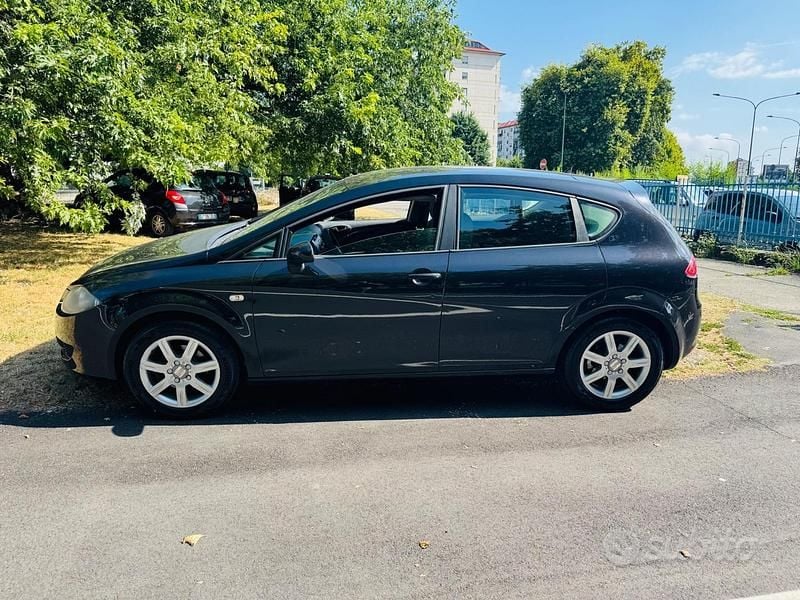 Usata Seat Leon 86 CV (63 kW) 2008 Nero Utilitaria