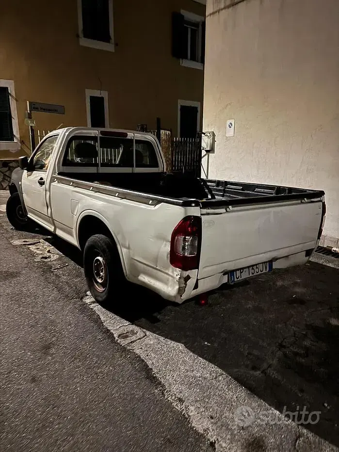 Usata Isuzu D-Max 101 CV (74 kW) 2005 Bianco SUV
