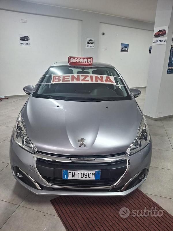 Usata Peugeot 208 Allure 83 CV (61 kW) 2019 Grigio Utilitaria