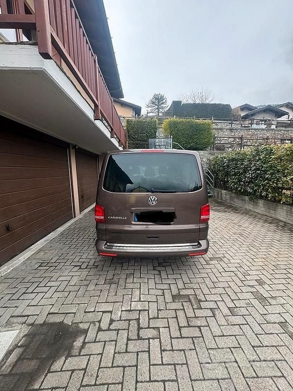 Usata VW Caravelle 150 CV (110 kW) 2015 Marrone Monovolume