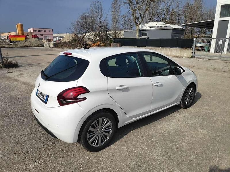 Usata Peugeot 208 Active 83 CV (61 kW) 2019 Utilitaria