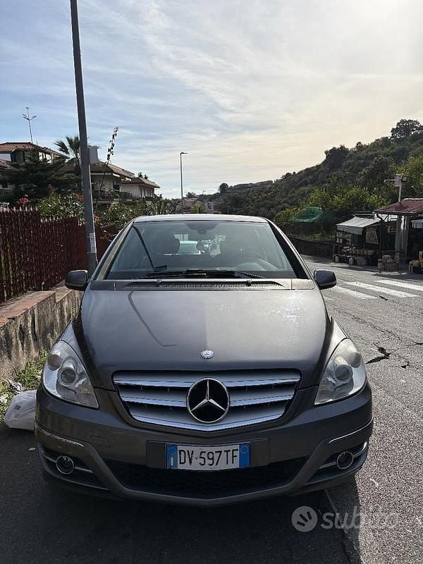 Usata Mercedes B200 2009 Grigio Monovolume
