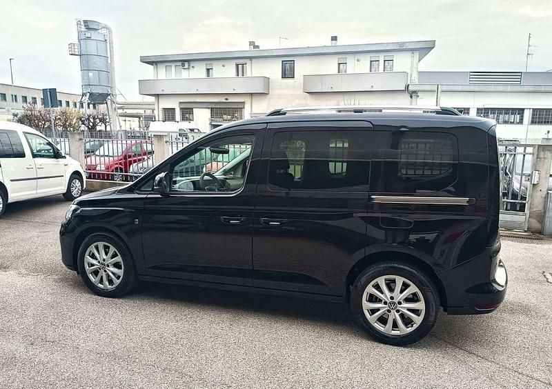 Usata VW Caddy 122 CV (89 kW) 2024 Nero Monovolume