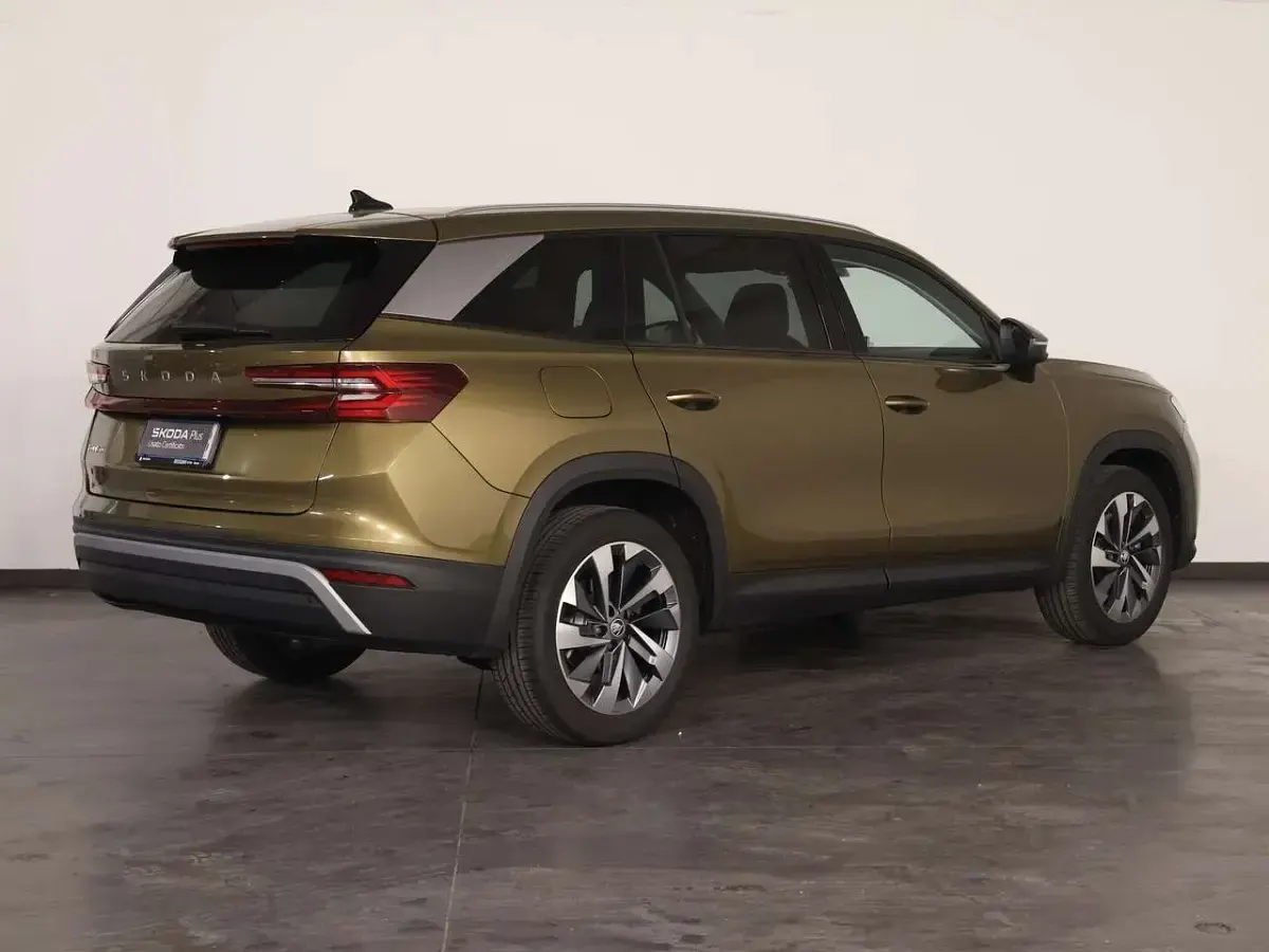 Second-hand Skoda Kodiaq Selection 150 CP (110 kW) 2024 Auriu SUV