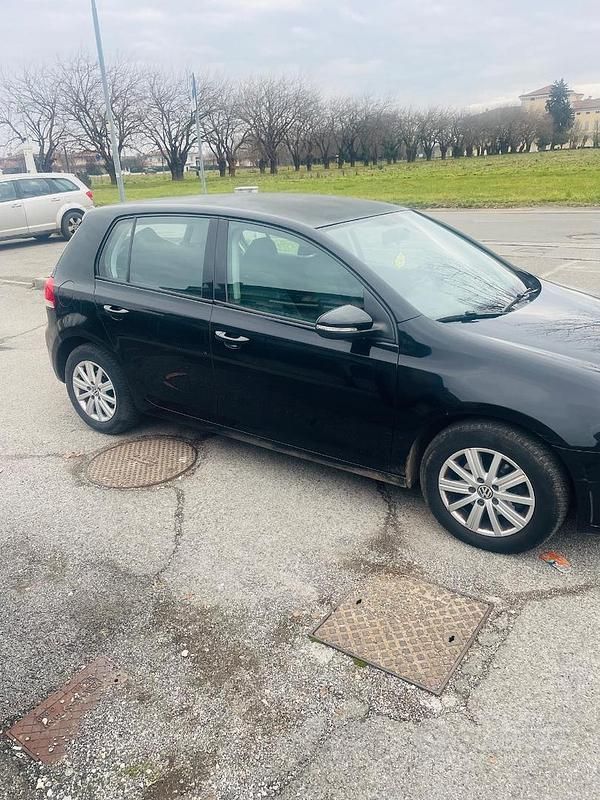 Usata VW Golf VI 105 CV (77 kW) 2011 Nero Utilitaria