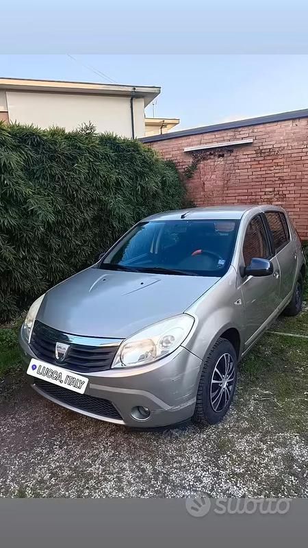 Occasion Dacia Sandero 75 PK (55 kW) 2009 Grijs Sedan