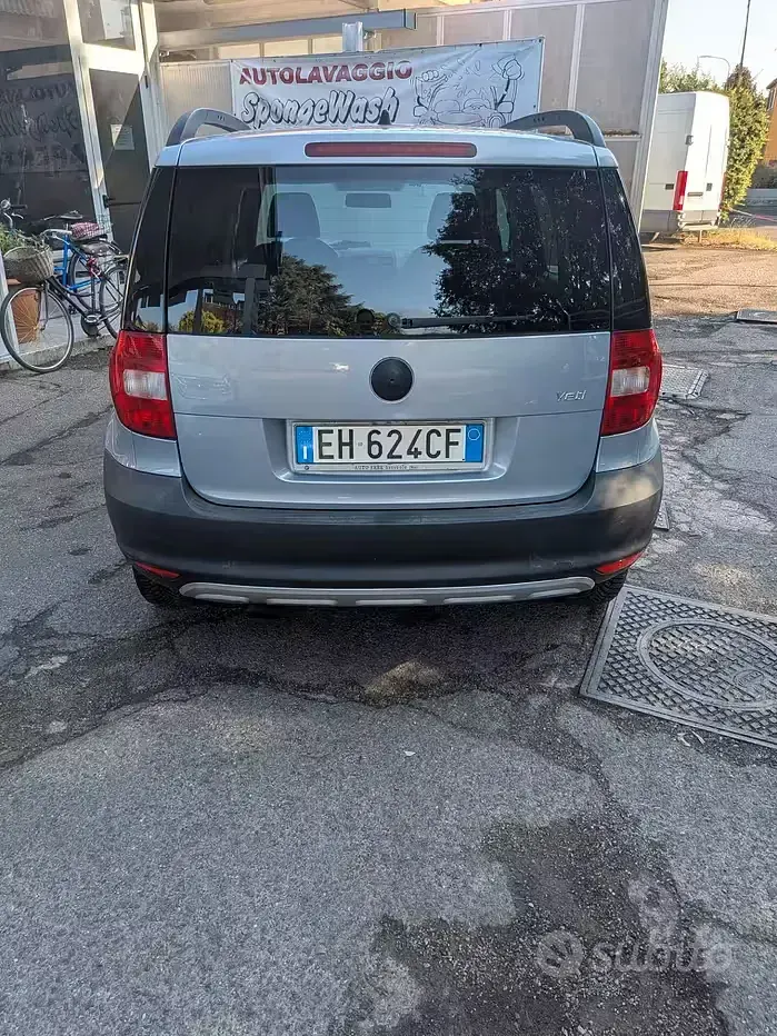 Usata Skoda Yeti Adventure 105 CV (77 kW) 2011 Bluazzurro SUV